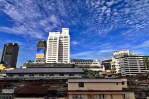 曼谷曼谷博斯索特尔酒店的城市天际线,高楼,云天