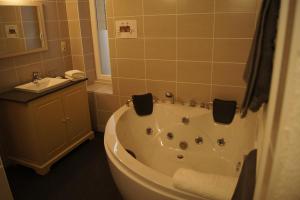 Hotel Bouillon的一间浴室
