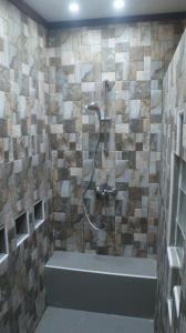 普拉兰阿米提木屋的一间浴室
