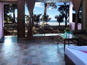 尼尔岛Tango Beach Resort的海景客厅