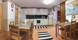 Haga gård och Stall的厨房或小厨房