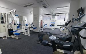 内乌姆加德兰酒店的健身中心和/或健身设施