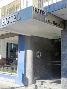布宜诺斯艾利斯罗马广场酒店的建筑一侧的酒店标志
