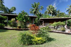 Lumbalumba Resort - Manado外面的花园