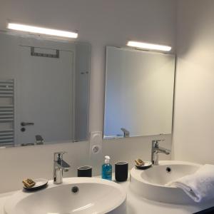 Appartement Design II - Port du Rosmeur -Douarnenez的一间浴室