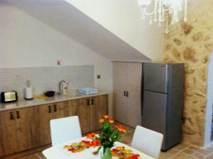 Doga Apartment的厨房或小厨房