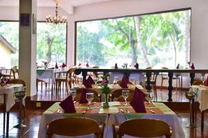 Pestana Miramar São Tomé餐厅或其他用餐的地方