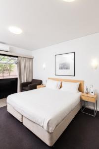 雄伟绿洲公寓客房内的一张或多张床位