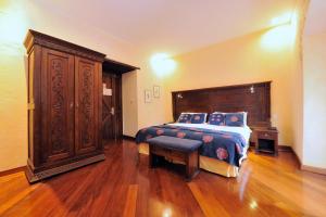 La Casona de la Ronda Hotel Boutique & Luxury Apartments的一间客房