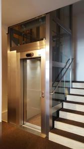 圣坎迪朵克劳格赛尔公寓的楼梯间楼里的电梯