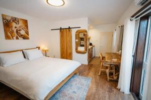 Eilat Romantic Adults only Suite, Unique Suite