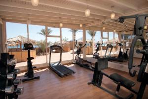 达哈布瑞士酒店的健身中心和/或健身设施