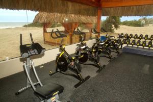 Royal Decameron Punta Sal - ALL INCLUSIVE的健身中心和/或健身设施