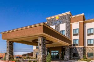 Comfort Inn & Suites Moore - Oklahoma City的门面或入口