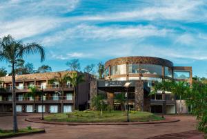 伊瓜苏港伊瓜苏瀑布酒店及水疗中心的一座有标志的建筑,上面写着我的城堡