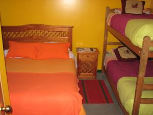 埃尔米拉多旅馆客房内的一张或多张床位