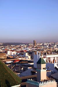 拉巴特阿尔卡萨酒店的从建筑屋顶上可欣赏到城市美景
