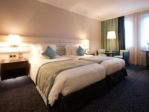 Le Royal Hotels & Resorts Luxembourg客房内的一张或多张床位