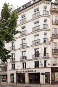 巴黎美洲人酒店的白色的建筑,上面有标志