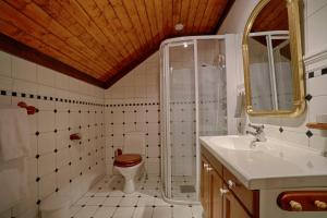 安克尔布里嘉酒店的一间浴室