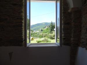 CarbutaCa Du Ventu的山景窗户