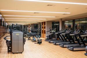 布拉柴维尔玛拜波宫丽笙酒店的健身中心和/或健身设施