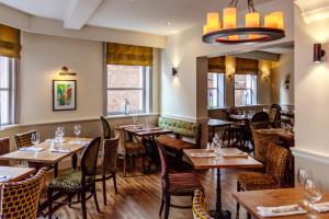 Best Western Lichfield City Centre The George Hotel餐厅或其他用餐的地方