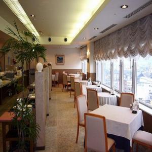 武生皇冠山酒店餐厅或其他用餐的地方