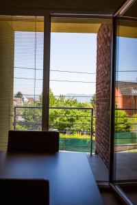 波切尼斯芬德林公园的客房设有享有美景的大窗户。