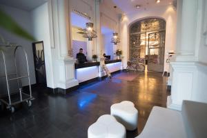 珀蒂宫萨沃伊阿方索十二世高科技酒店酒廊或酒吧区