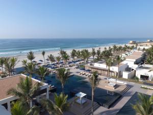 塞拉莱塞拉莱奥巴丽安纳塔拉度假酒店的享有度假胜地的空中景致,设有游泳池和海滩