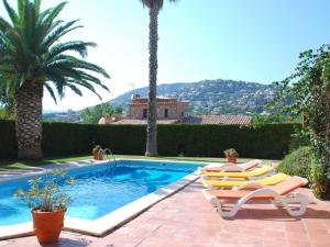 Peaceful Villa in Calonge Spain with Swimming Pool内部或周边的泳池