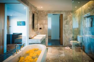 Chalong Chalet Resort的一间浴室