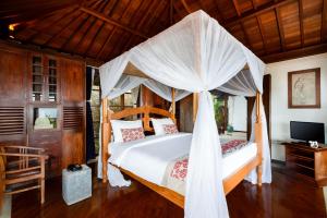 Canang Sari Uluwatu Villas Bali客房内的一张或多张床位