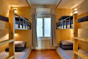 南浦休闲旅馆客房内的一张或多张双层床
