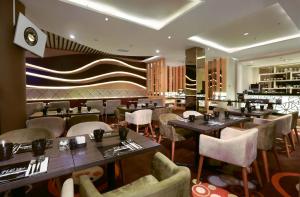 Hotel Neo+ Balikpapan by ASTON餐厅或其他用餐的地方