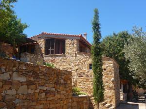 卡法斯Villa Spiti Elaionas的石屋,石墙