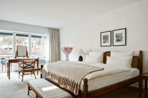 曼陀罗套房酒店客房内的一张或多张床位