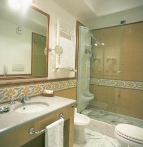 弗洛拉酒店的一间浴室
