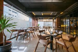 Luminor Hotel Pecenongan Jakarta By WH餐厅或其他用餐的地方