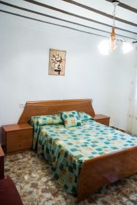 塞古拉 - 德拉谢拉Casa Felix的卧室配有一张床