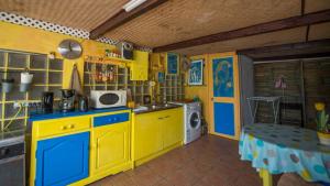 博拉博拉别墅酒店的厨房或小厨房