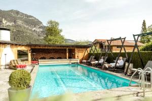 Hotel Staudacherhof History & Lifestyle内部或周边的泳池