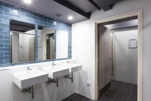 悉尼胶囊旅馆的一间浴室