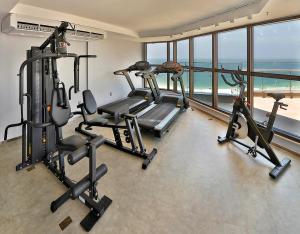 里约热内卢勒梅竞技场酒店 的健身房设有2台跑步机和2辆健身自行车