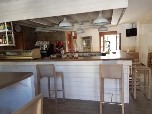 Hostal Restaurante Pasaje酒廊或酒吧区