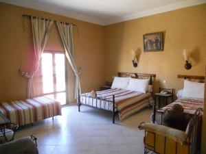 Hotel Salama STE SAL- AMA SUD SARL AU客房内的一张或多张床位