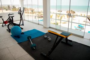 娜提-k海滩酒店的健身中心和/或健身设施