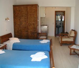 欧诺斯叶莱妮一室公寓酒店客房内的一张或多张床位