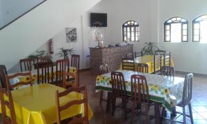 Pousada Gira-Sol餐厅或其他用餐的地方